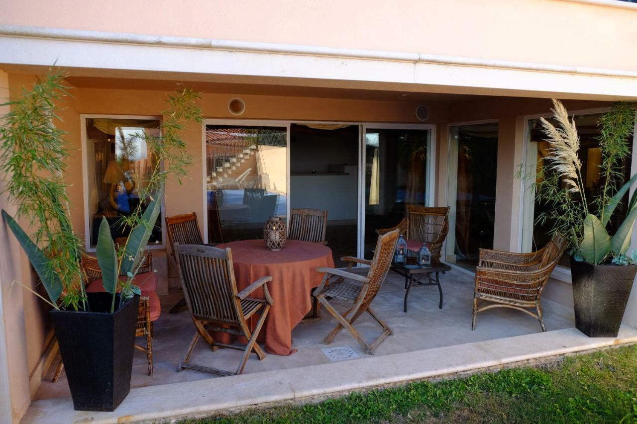 Apartamento Com Piscina Cruz Quebrada Extérieur photo
